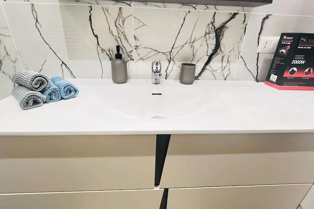 New And Elegant Apartment On The Navigli Netflix E Disney ميلان إيطاليا