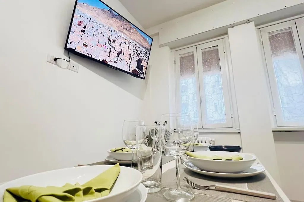 New And Elegant Apartment On The Navigli Netflix E Disney ميلان إيطاليا